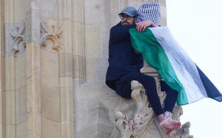 പാലസ്തീൻ പതാകയുമായി ബിഗ് ബെൻ കയറിയ യുവാവിനെ 16 മണിക്കൂർ നീണ്ട രക്ഷാപ്രവർത്തനത്തിനൊടുവിൽ താഴെയിറക്കി