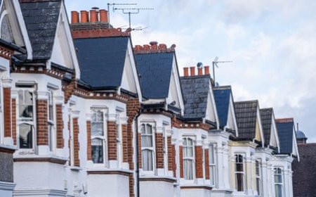 ബ്രിട്ടനിൽ വീട് വാങ്ങൽ ചെലവ് കുതിക്കുന്നു: സ്പ്രിംഗ് സീസണിൽ പുതിയ വെല്ലുവിളികൾ