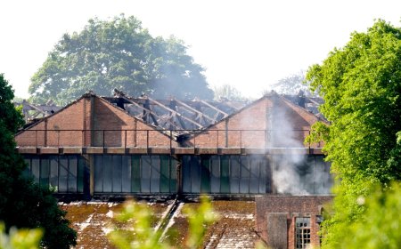 ഓക്സ്ഫോർഡ്ഷെയറിലെ ബിസെസ്റ്റർ മോഷനിൽ വൻ തീപിടിത്തം: മൂന്ന് മരണം, രണ്ട് ഫയർഫൈറ്റർമാർക്ക് ഗുരുതര പരിക്ക്