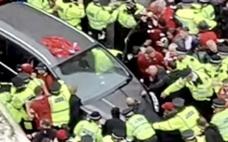ലിവർപൂൾ എഫ്‌സി വിജയ പരേഡിൽ കാർ ഇടിച്ച് 27 പേർക്ക് പരിക്ക്; 53 വയസുകാരൻ അറസ്റ്റിൽ