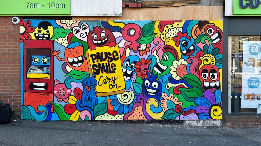 യുകെയിലെ മലയാളി കലാകാരൻ പ്രേം ശങ്കറിന്റെ നേതൃത്വത്തിൽ ലോംഗ്‌റിഡ്ജ് കോ-ഓപ് സ്റ്റോറിന് വർണ്ണാഭമായ മുഖം