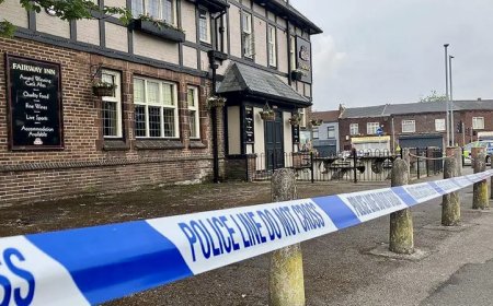 മാഞ്ചസ്റ്ററിലെ ന്യൂ മോസ്റ്റൺ പ്രദേശത്ത് 14 വയസ്സുള്ള ഒരു ആൺകുട്ടിയെ കുത്തിക്കൊലപ്പെടുത്തിയ സംഭവത്തിൽ രണ്ട് കൗമാരക്കാരെ പോലീസ് അറസ്റ്റ് ചെയ്തു