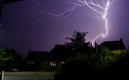 യുകെയിൽ കനത്ത മഴയും ഇടിമിന്നലും; മുന്നറിയിപ്പ് പുറപ്പെടുവിച്ചു