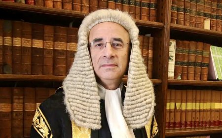 ഇംഗ്ലണ്ടിലും വെയിൽസിലും ക്രൗൺ കോടതികളിൽ 77,000-ത്തോളം കേസുകൾ കെട്ടിക്കിടക്കുന്നതിനാൽ, ജൂറി രഹിത വിചാരണകൾ നടപ്പാക്കണമെന്ന് മുൻ ജഡ്ജി സർ ബ്രയാൻ ലെവെസൻ