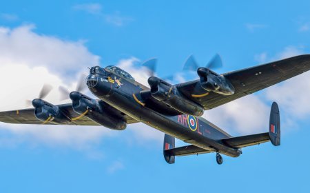 ലങ്കാസ്റ്റർ ബോംബർ വിമാനത്തിന് എൻജിൻ തകരാർ: അന്വേഷണം ആരംഭിച്ചു