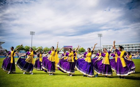 ഇന്ത്യൻ വനിതാ ക്രിക്കറ്റ് വിജയത്തിന് താളമിട്ട് മലയാളി നർത്തകർ: സൗത്താംപ്ടൺ സ്റ്റേഡിയത്തിൽ ബോളിവുഡ്-മലയാളം നൃത്തവിസ്മയം