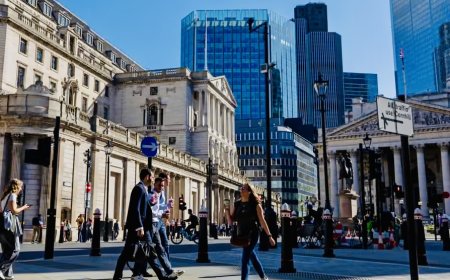 യുകെ പലിശനിരക്ക് 4%-ലേക്ക് കുറഞ്ഞു; ഭക്ഷ്യവില കുതിപ്പ് പണപ്പെരുപ്പ ഭീഷണി ഉയർത്തുന്നു