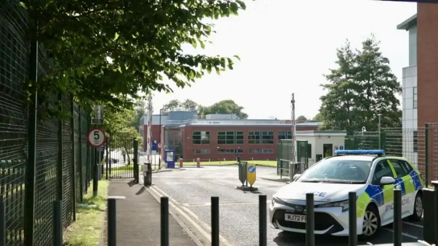 മാഞ്ചസ്റ്ററിലെ ബറിയിൽ ഞെട്ടിക്കുന്ന കൊലപാതകം: കാർ പാർക്കിൽ യുവാവിനെ കുത്തിക്കൊന്നു, രണ്ട് പേർ പിടിയിൽ